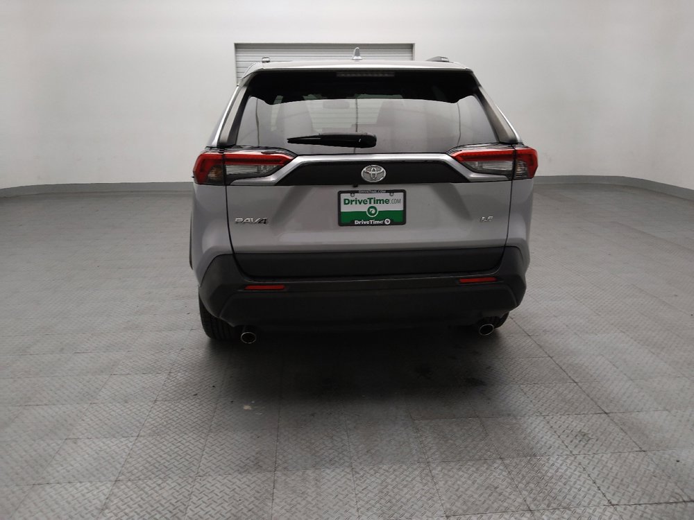 Used 2019 Toyota RAV4 LE FWD image 6