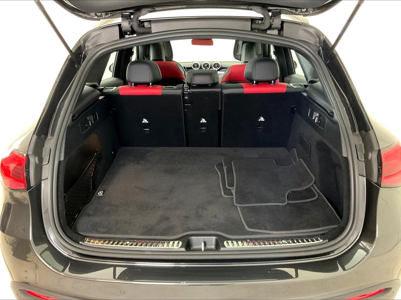 Certified 2025 Mercedes-Benz GLC 43 AMG 4MATIC image 40