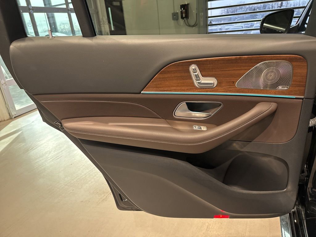 Used 2023 Mercedes-Benz GLS 450 4MATIC w/ AMG Line Exterior image 37