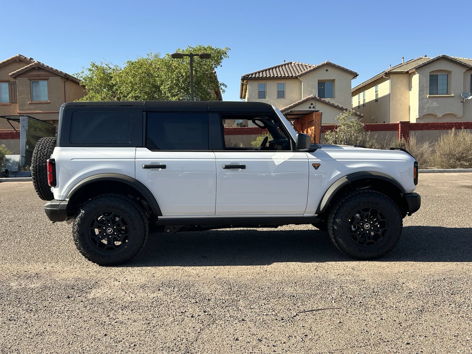 New 2026 Ford Bronco Badlands w/ Black Appearance Package AWD/4WD image 8