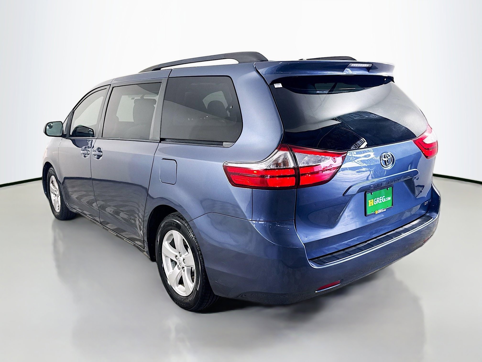 Used 2017 Toyota Sienna LE image 7