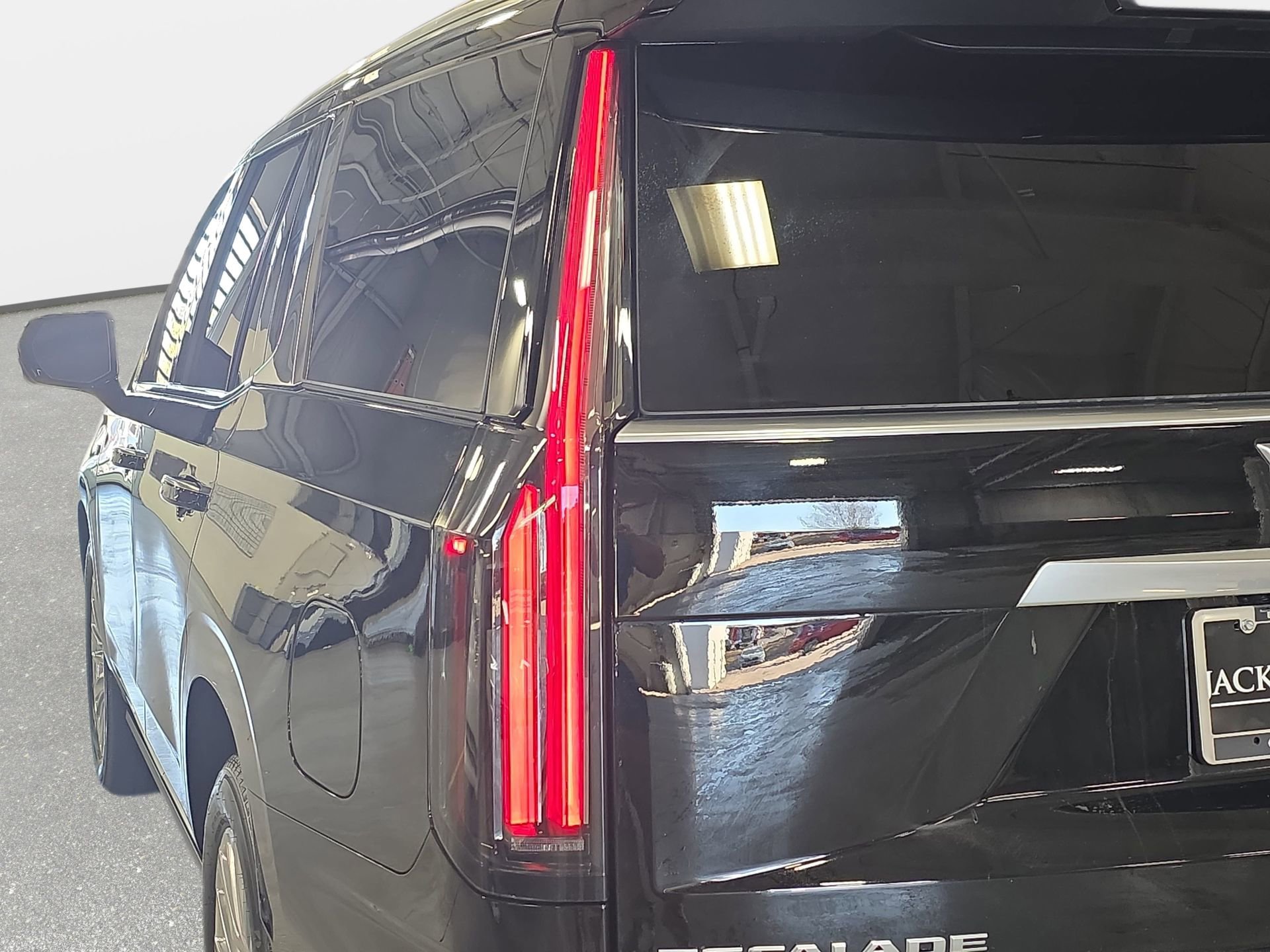 Used 2025 Cadillac Escalade Premium Luxury w/ Touring Package image 33