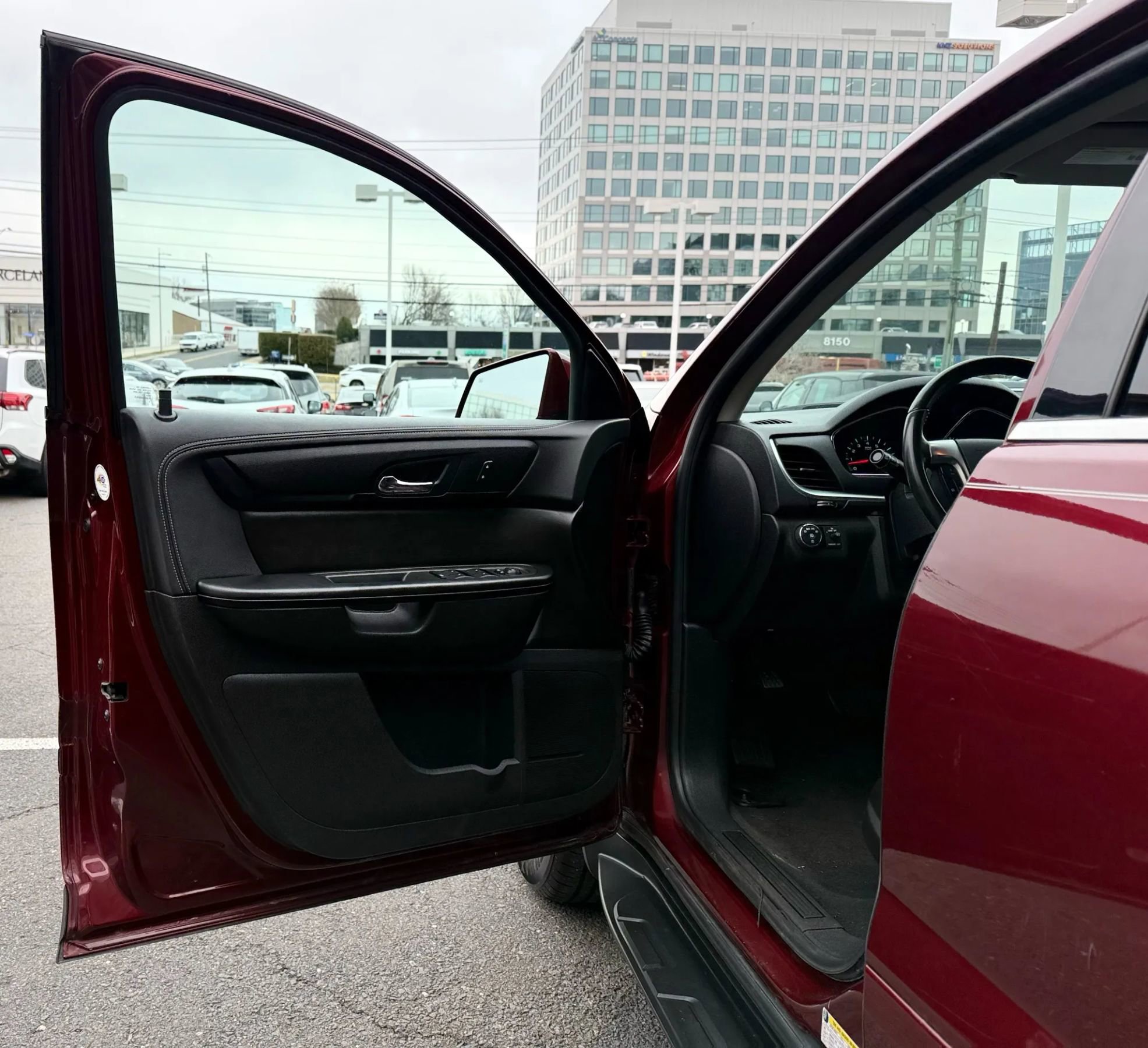 Used 2017 Chevrolet Traverse LT image 9