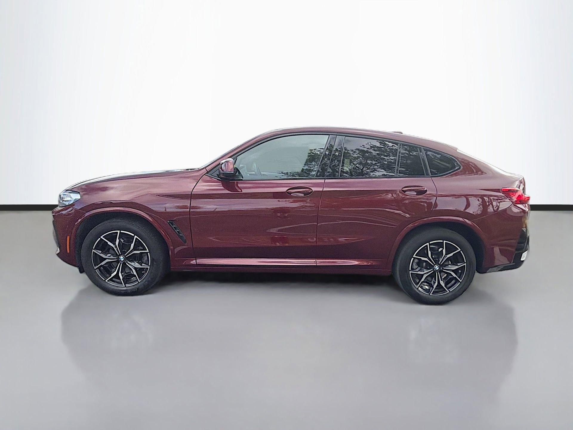 Certified 2025 BMW X4 xDrive30i w/ Premium Package image 7