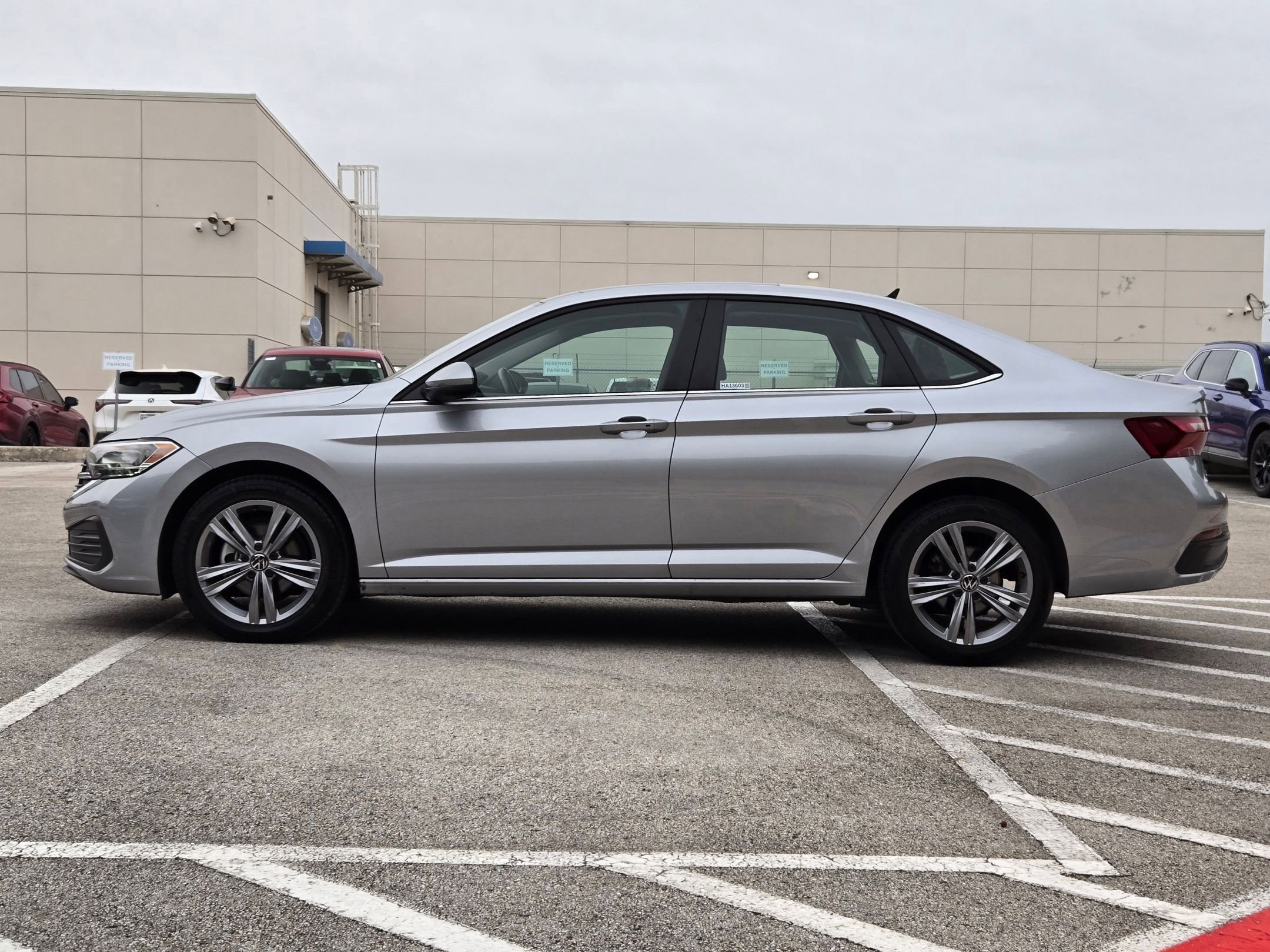 Used 2024 Volkswagen Jetta SE FWD image 6