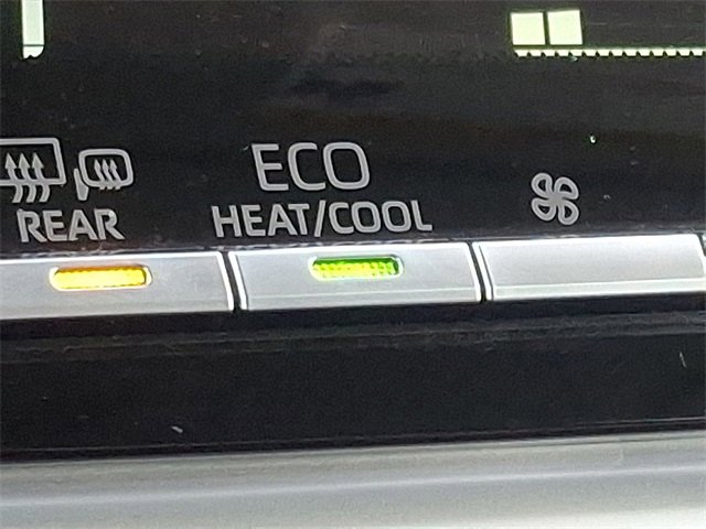 Used 2024 Toyota Corolla Cross XLE image 25