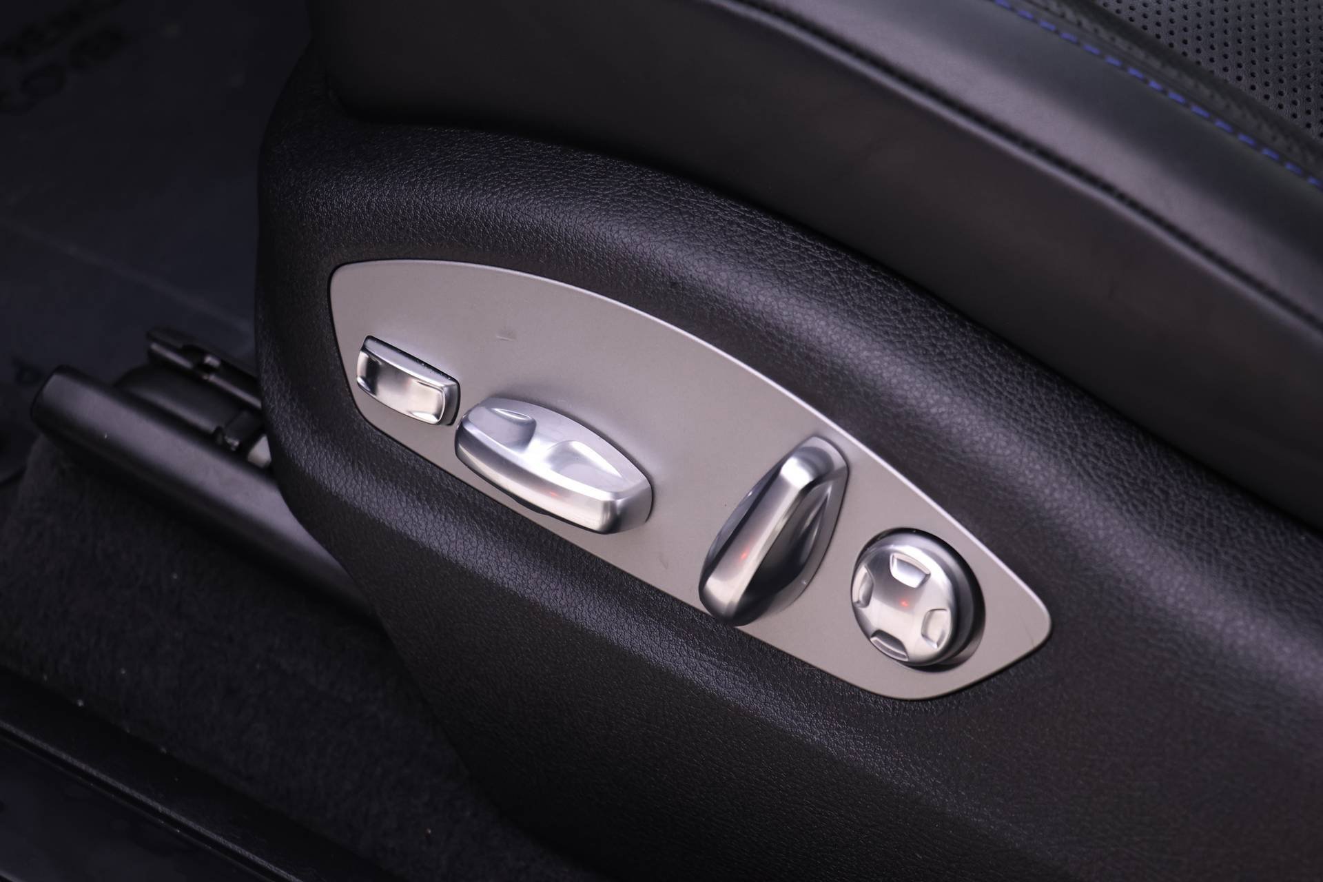 Used 2025 Porsche Macan image 21