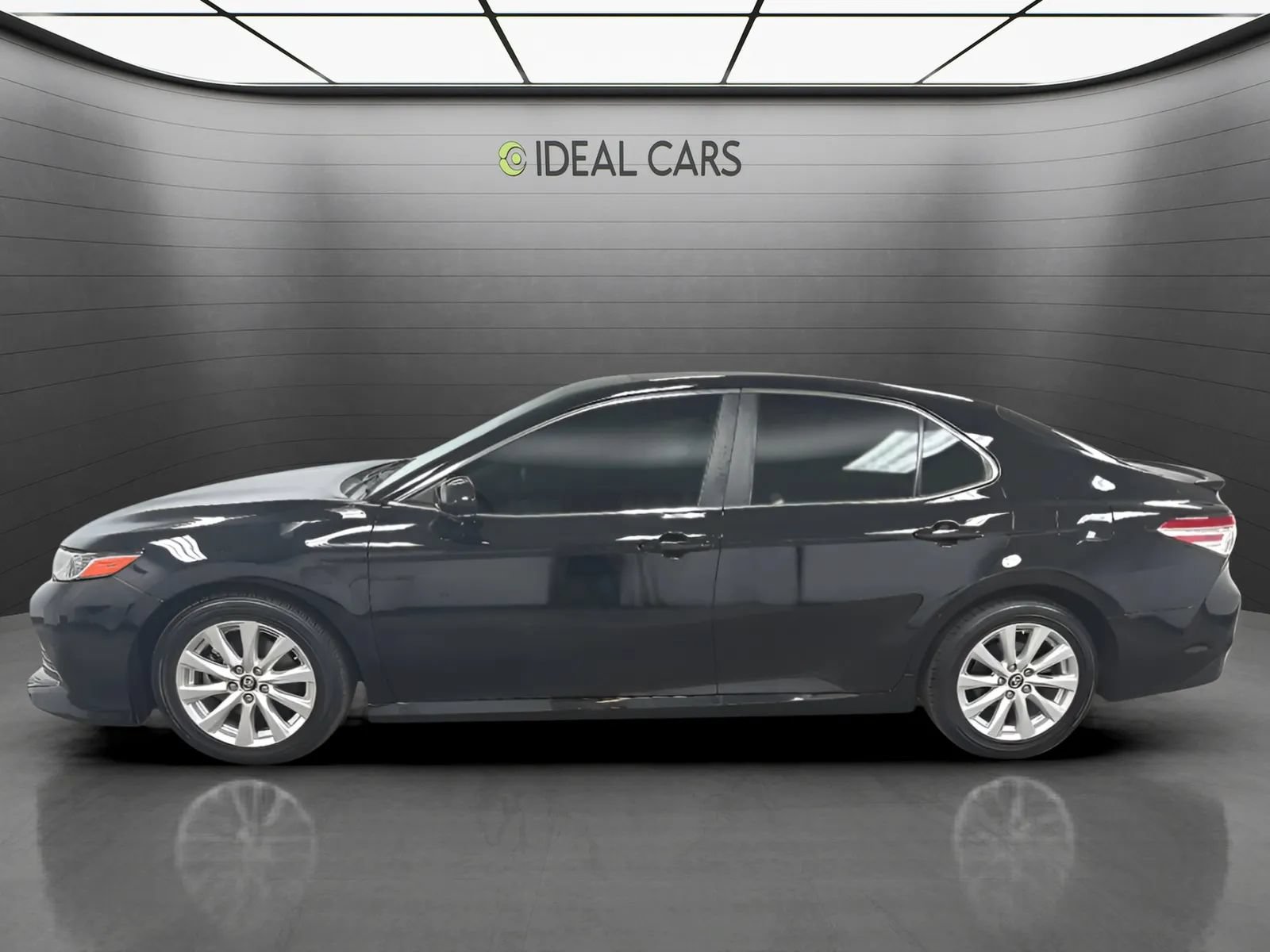Used 2018 Toyota Camry LE FWD image 8