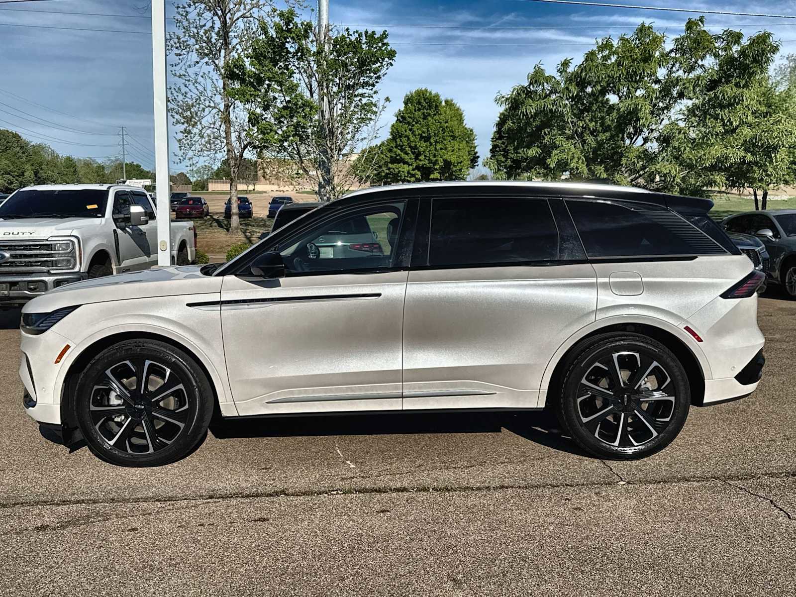 Used 2024 Lincoln Nautilus Reserve w/ Equipment Group 202A image 5