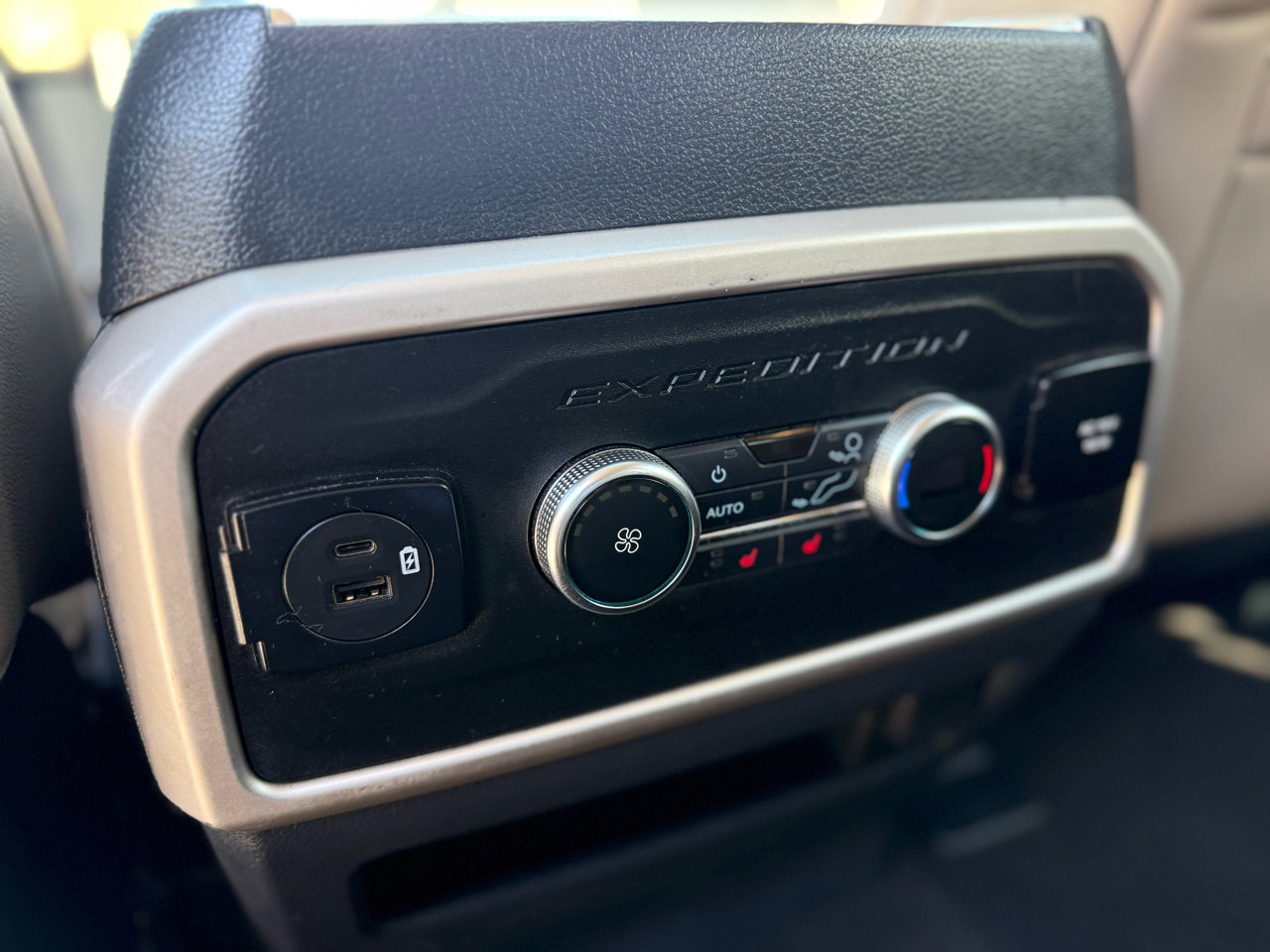 Used 2022 Ford Expedition Max Limited image 14