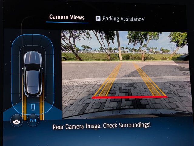 Used 2025 Mercedes-Benz GLC 300 image 13