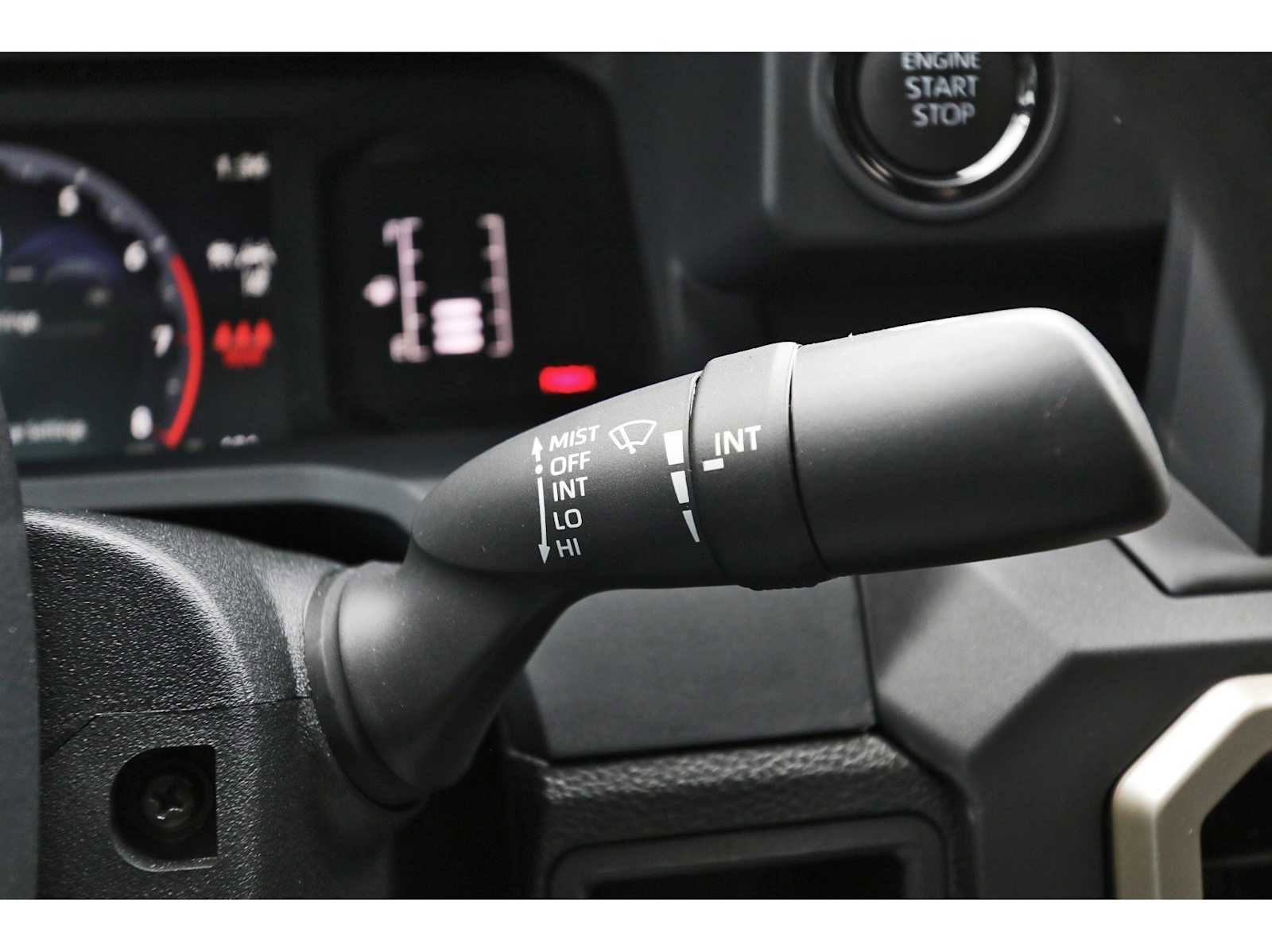 Used 2025 Toyota Tacoma SR image 18