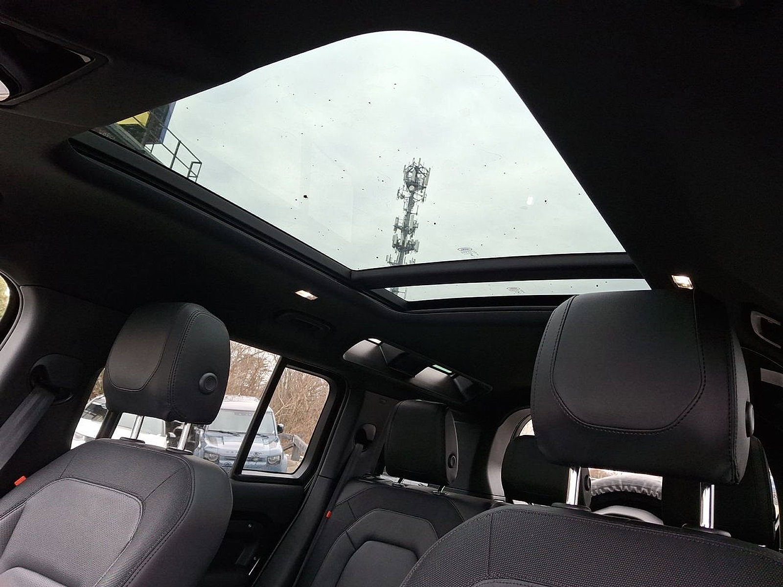 Certified 2023 Land Rover Defender 110 X-Dynamic SE image 18