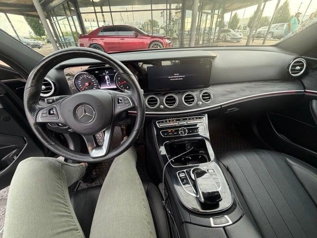 Used 2017 Mercedes-Benz E 300 4MATIC image 5
