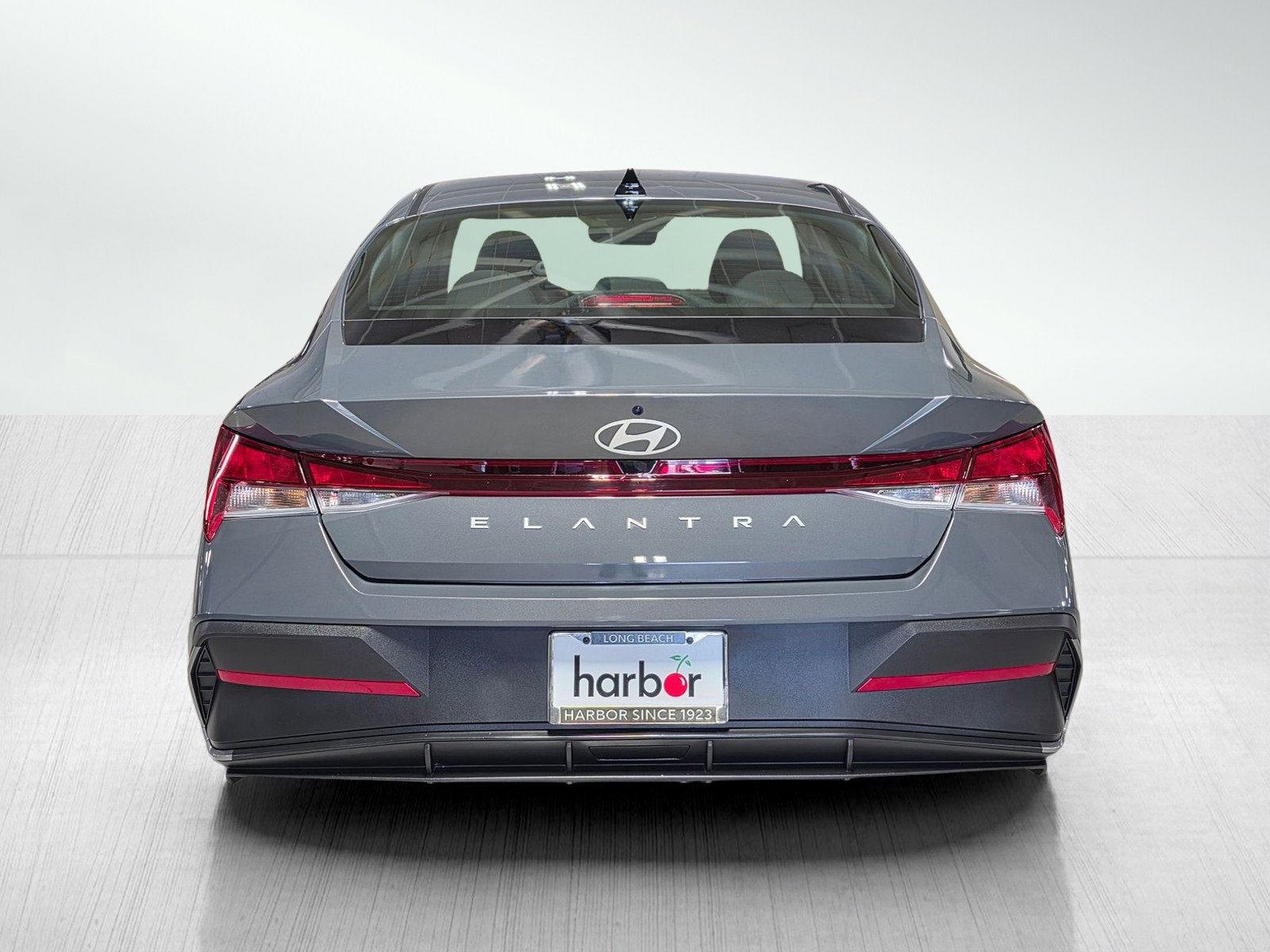 Certified 2025 Hyundai Elantra SE image 6