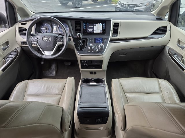 Used 2017 Toyota Sienna XLE Premium FWD image 8