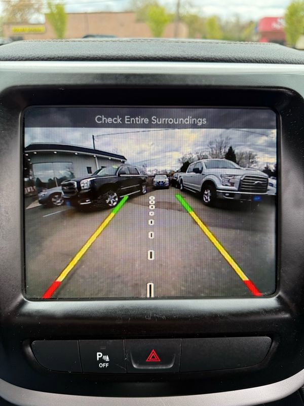 Used 2018 Jeep Cherokee Latitude Plus w/ Cold Weather Group image 15