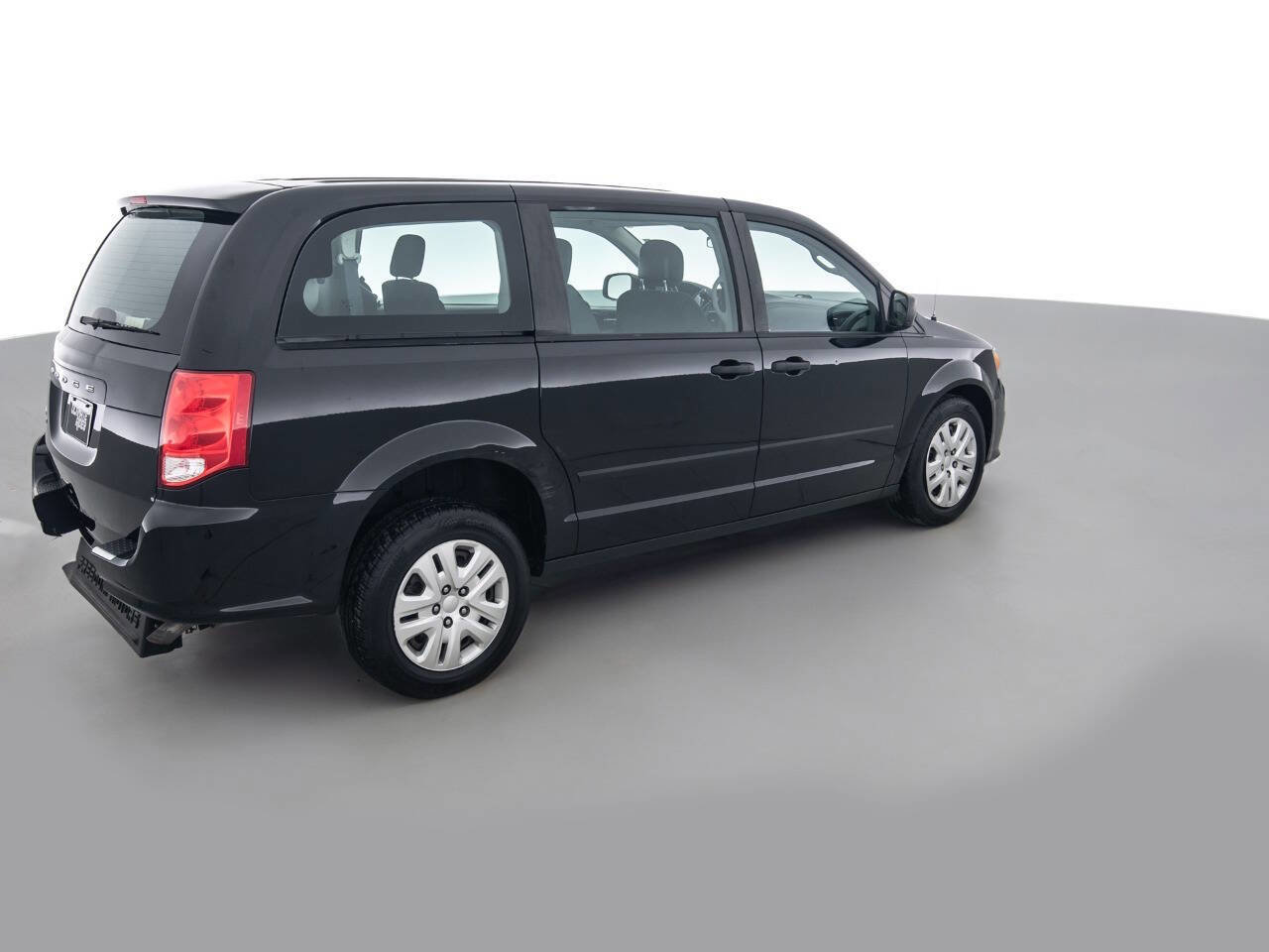 Used 2016 Dodge Grand Caravan American Value Package FWD image 5