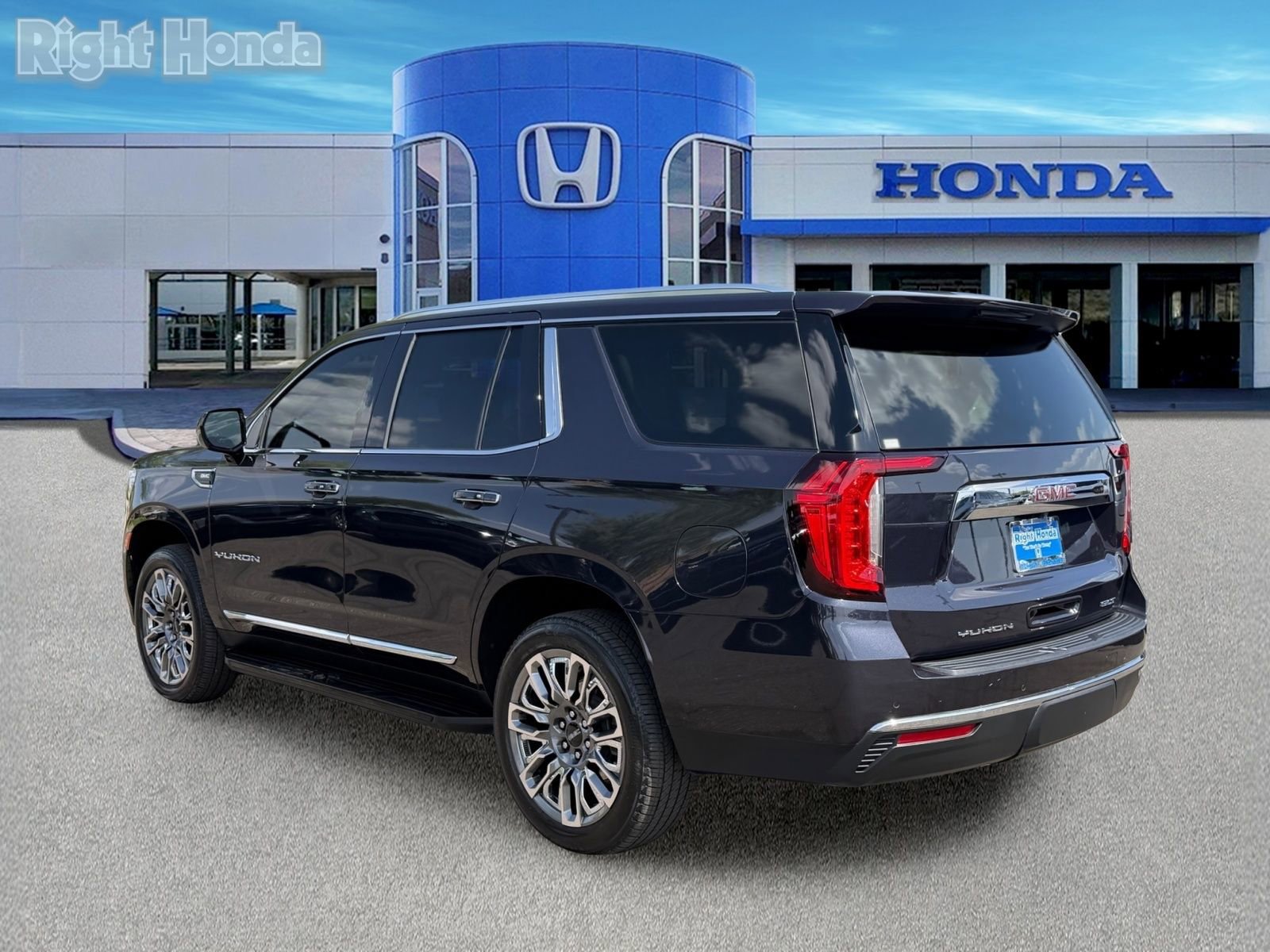 Used 2023 GMC Yukon SLT AWD/4WD image 4