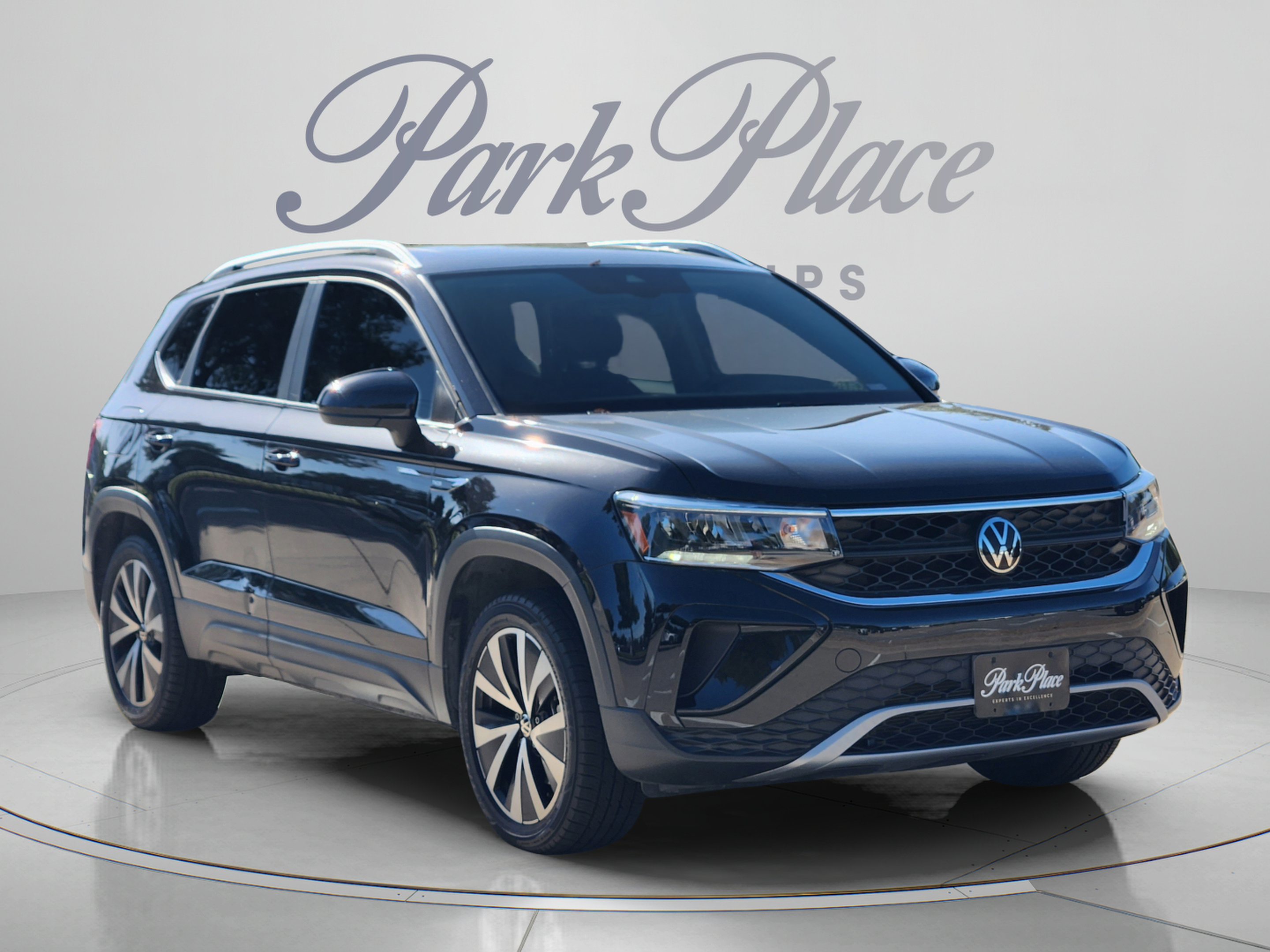Used 2023 Volkswagen Taos SE w/ Panoramic Sunroof Package AWD/4WD image 4