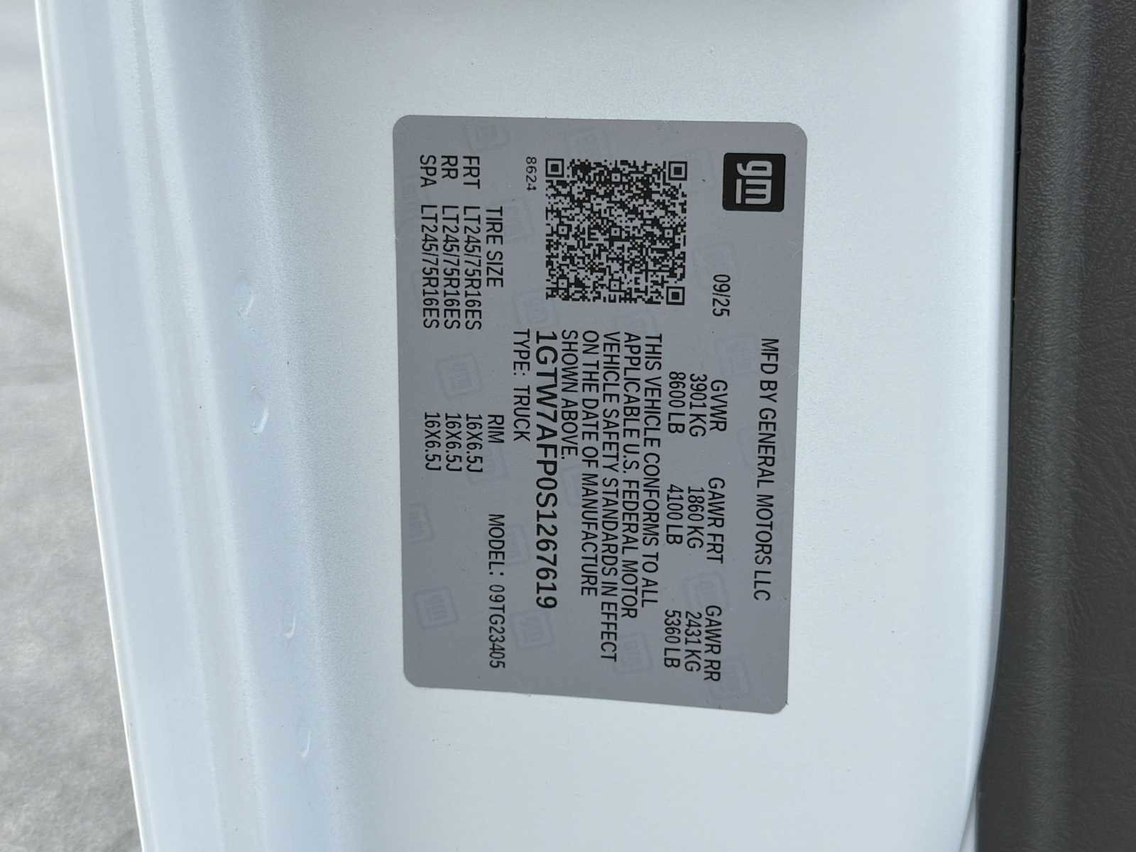 New 2025 GMC Savana 2500 w/ Driver Convenience Package image 32