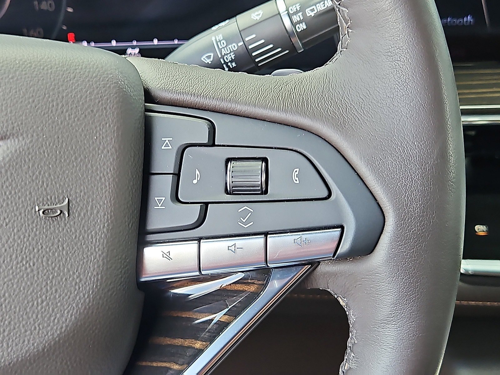 Certified 2024 Cadillac Escalade Sport w/ LPO, Floor Liner Package AWD/4WD image 19