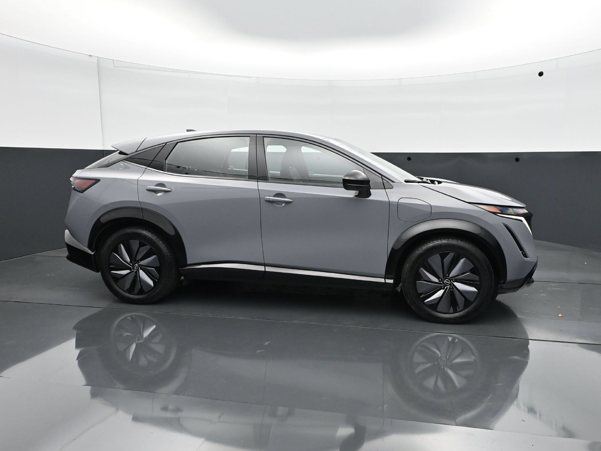 Used 2023 Nissan Ariya AWD image 8