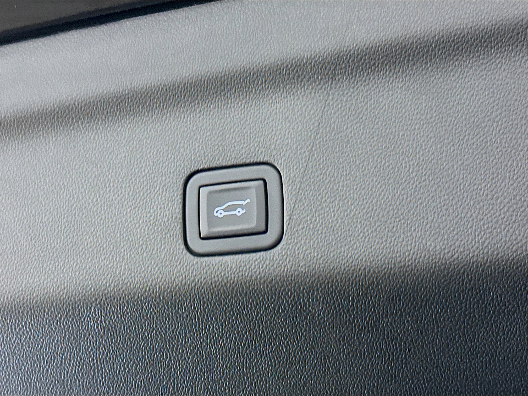 Used 2024 GMC Yukon SLT image 32