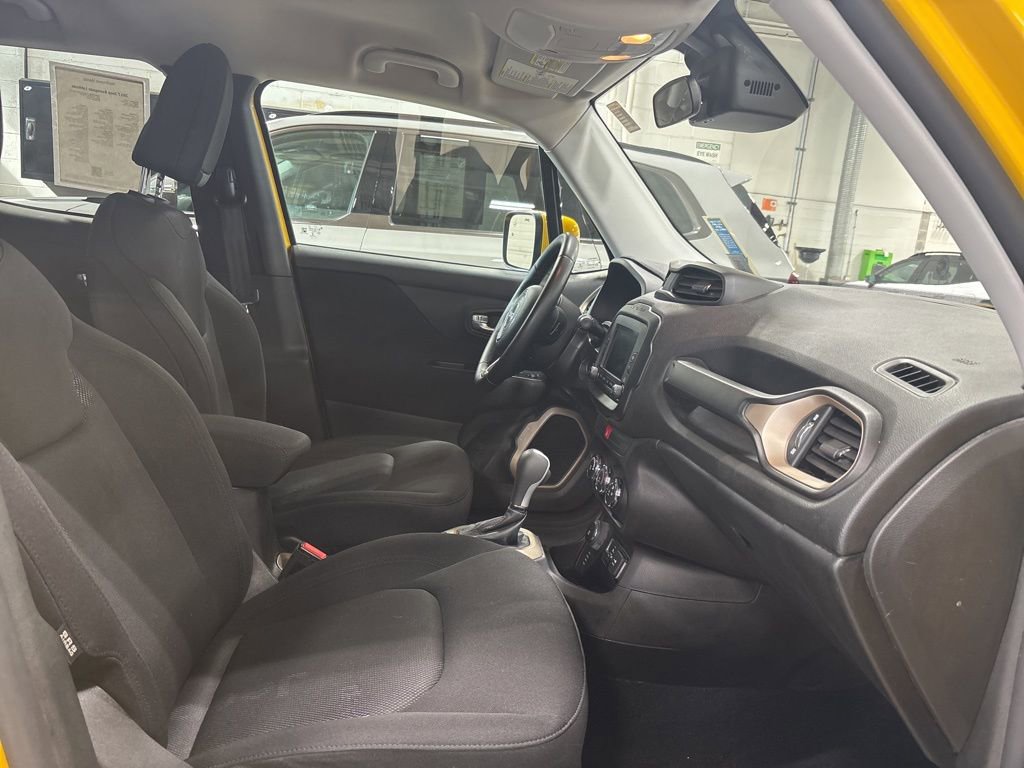 Used 2017 Jeep Renegade Latitude image 15