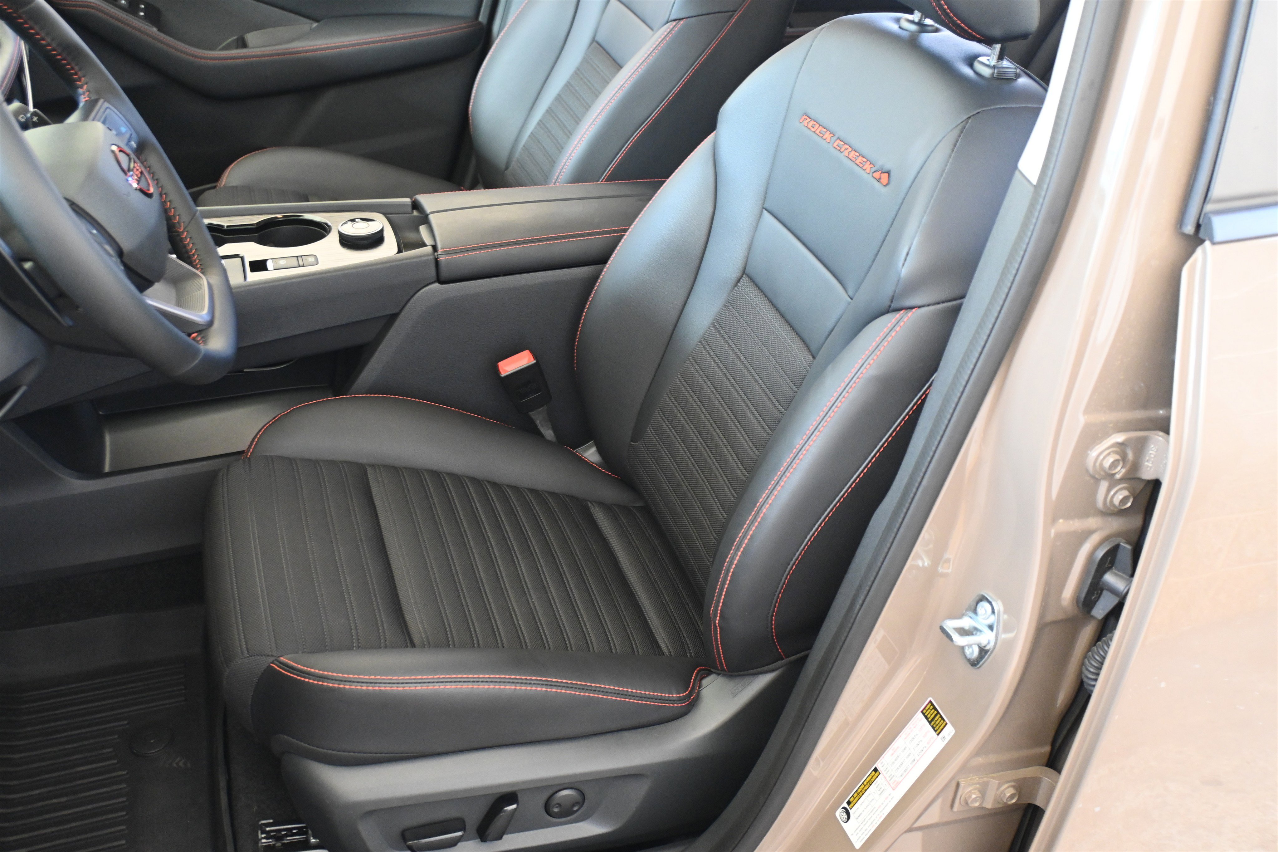 Used 2025 Nissan Rogue SV image 16