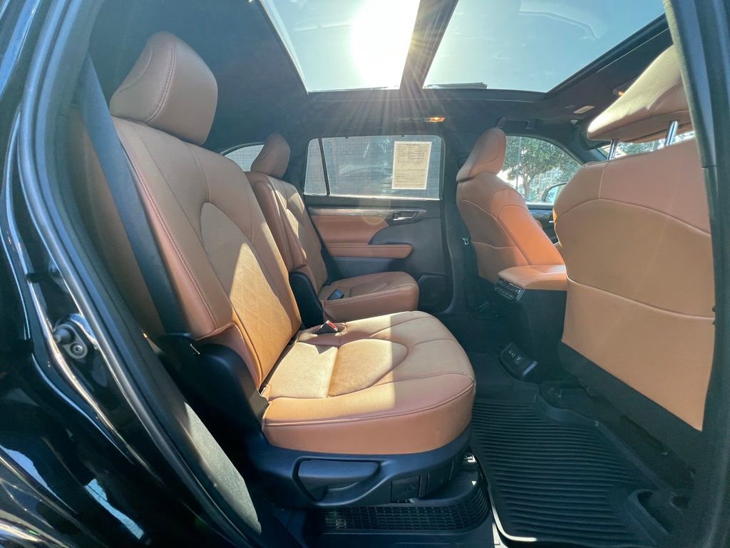 Used 2023 Toyota Highlander Platinum AWD/4WD image 21