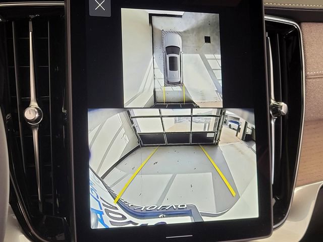 New 2026 Volvo XC90 B6 Plus w/ Protection Package Premier AWD/4WD image 16