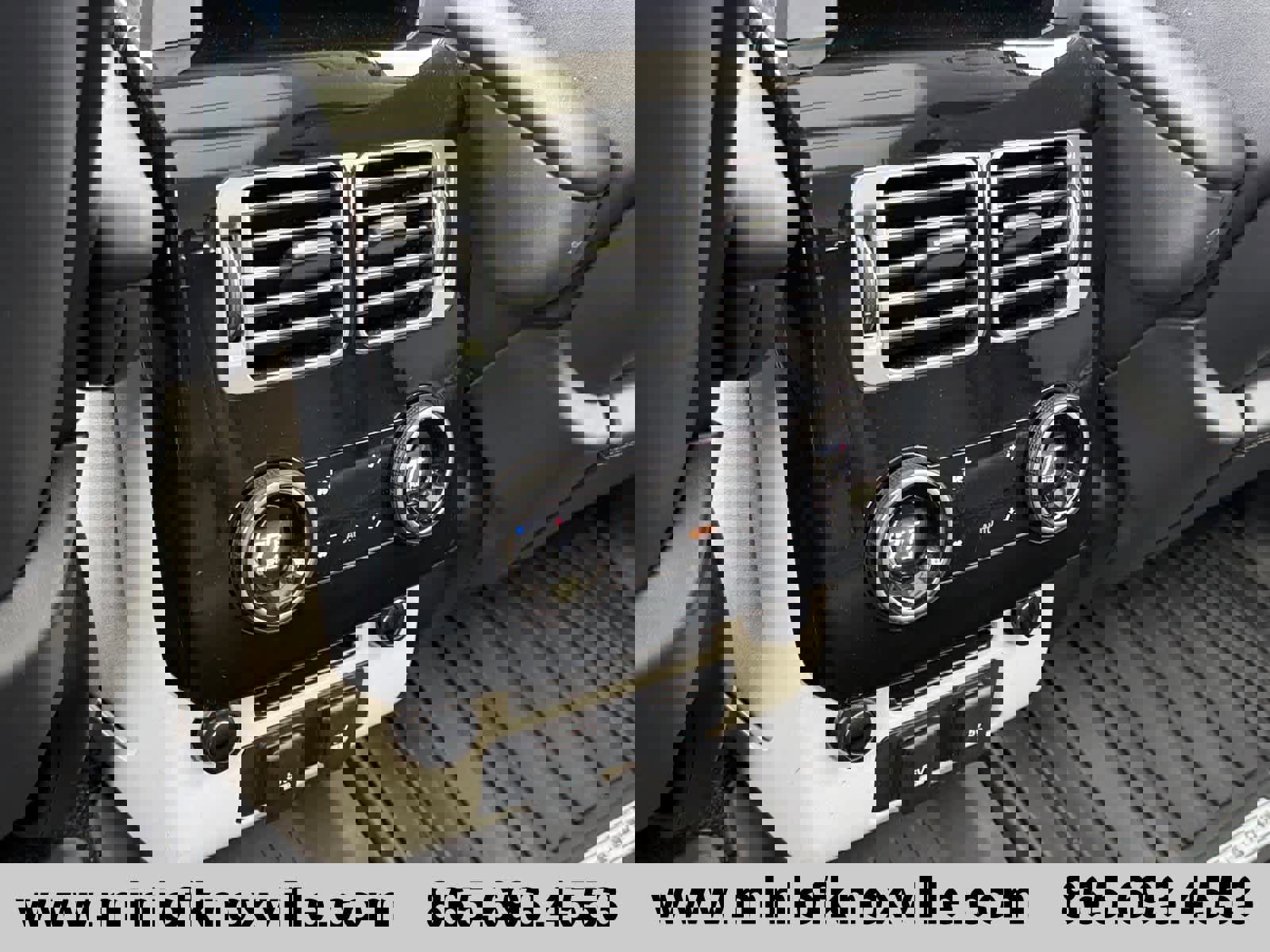 Used 2020 Land Rover Range Rover HSE image 18