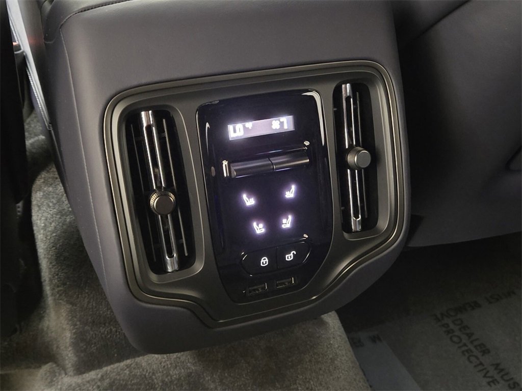 Used 2025 Aston Martin DBX 707 image 21