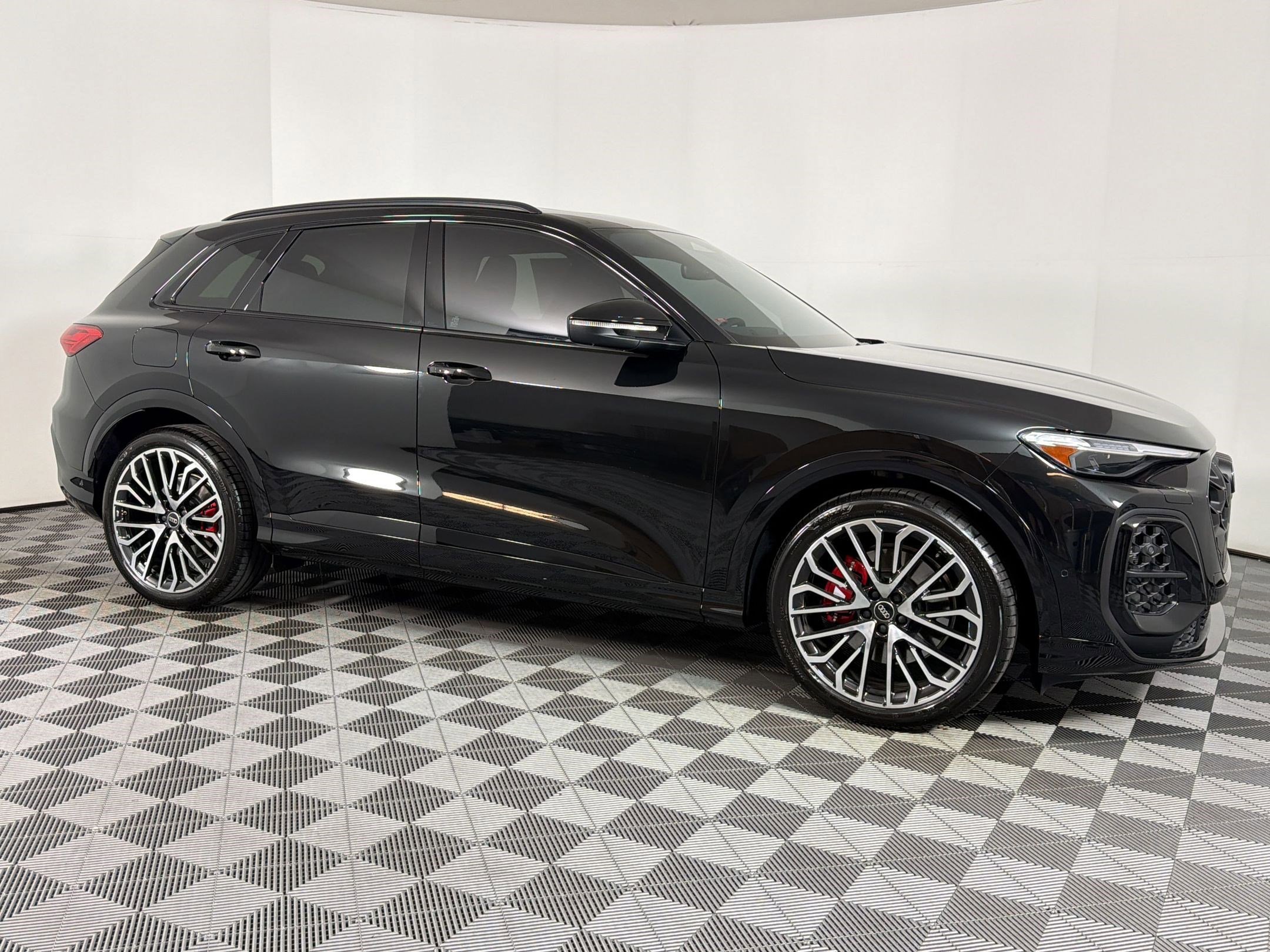 Certified 2025 Audi SQ5 Prestige w/ Prestige Package image 6