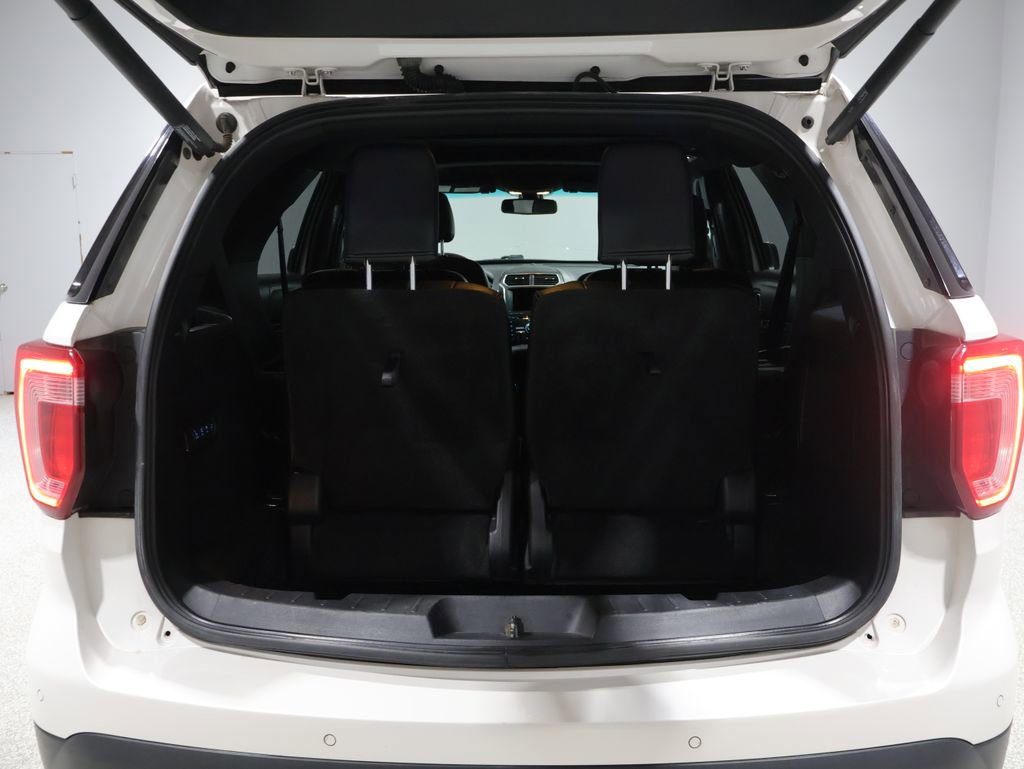 Used 2017 Ford Explorer Platinum image 4
