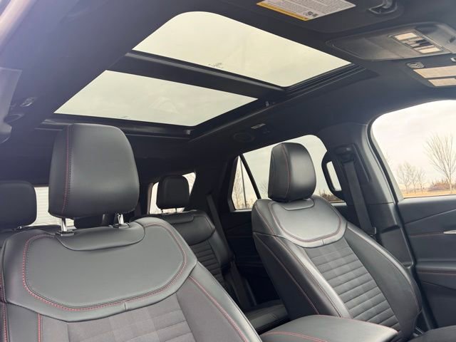 Used 2025 Ford Explorer ST-Line w/ ST-Line Street Pack image 24