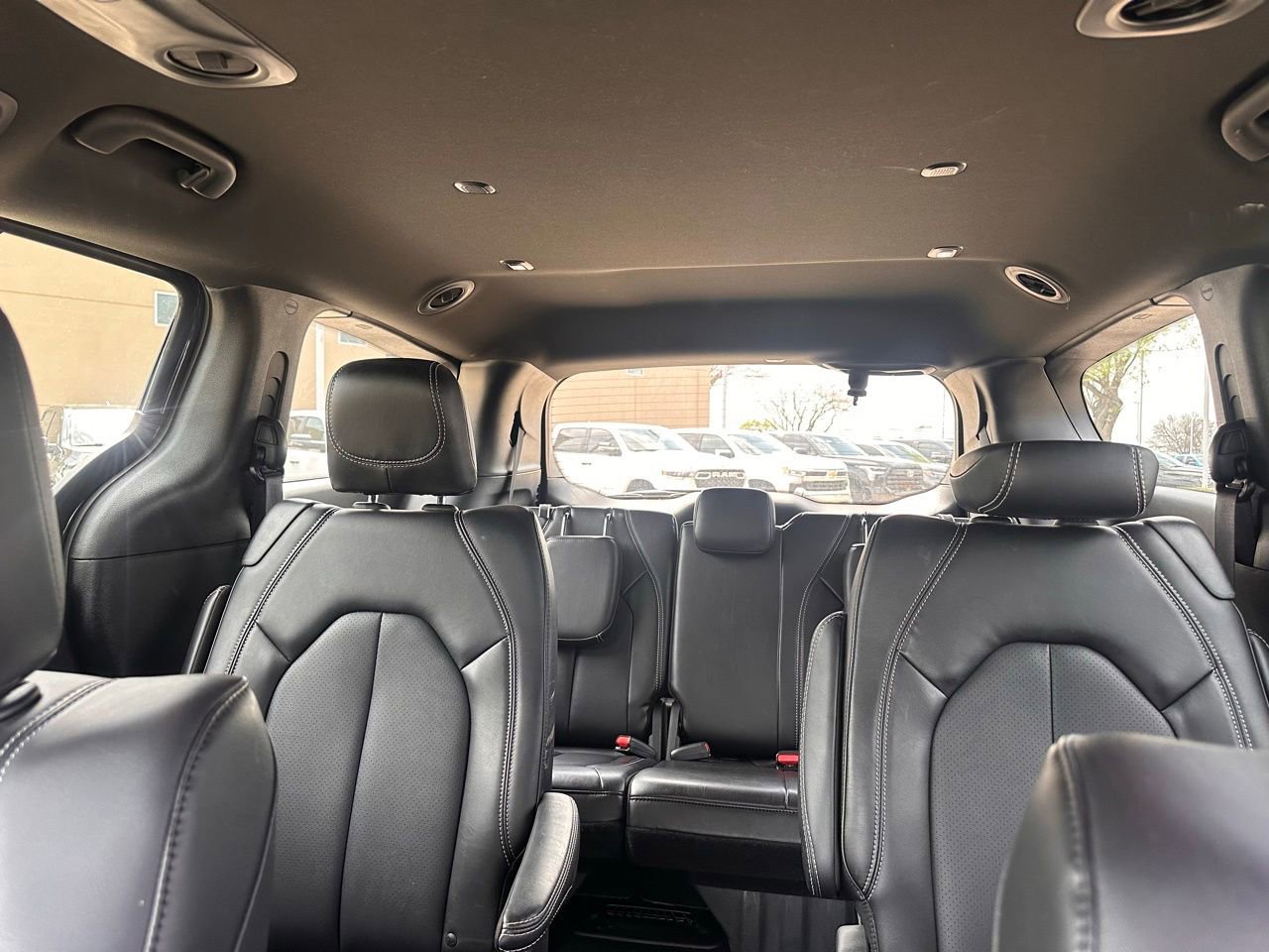 Used 2026 Chrysler Pacifica Select image 13