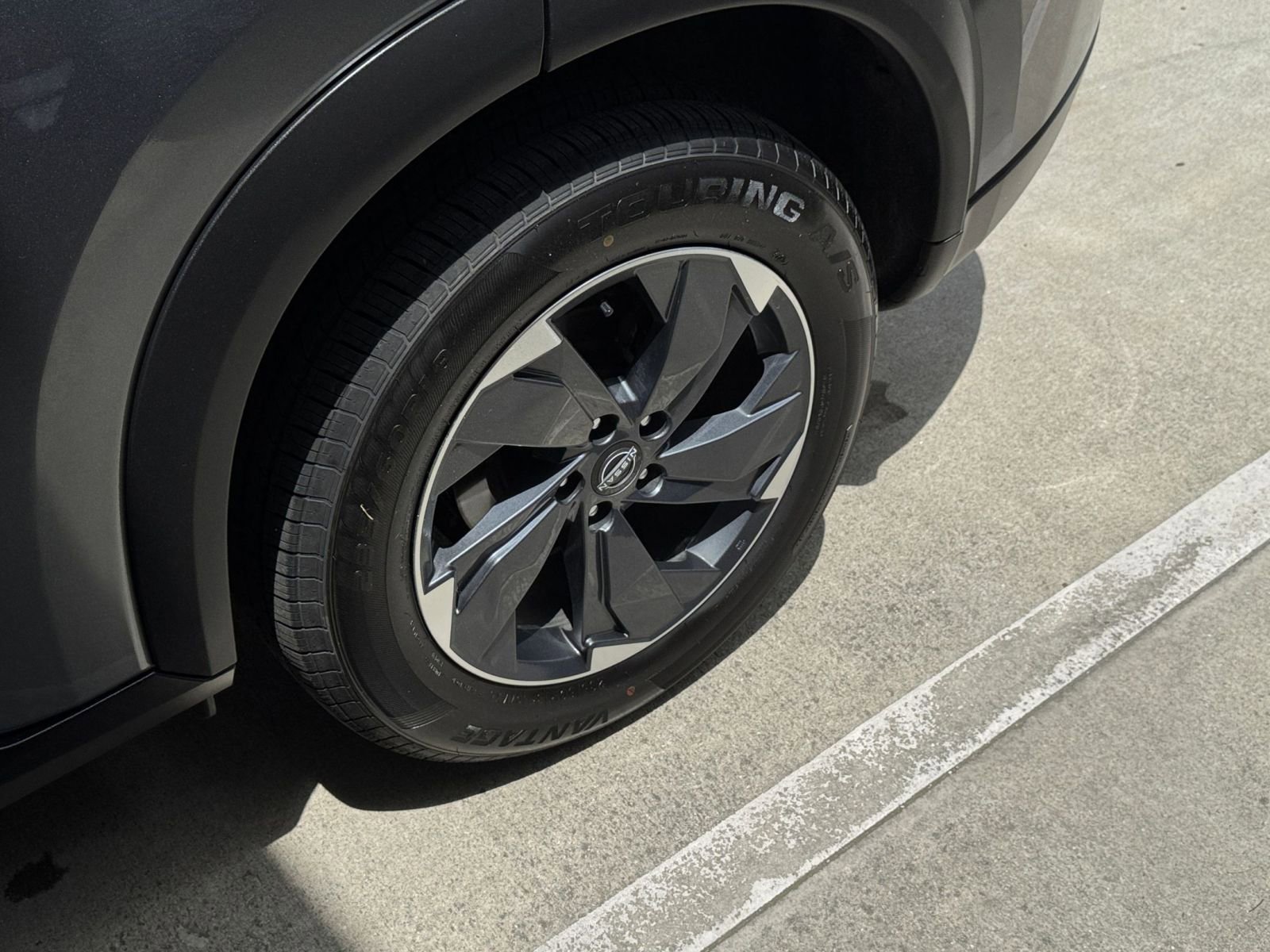 Used 2025 Nissan Rogue SV FWD image 32