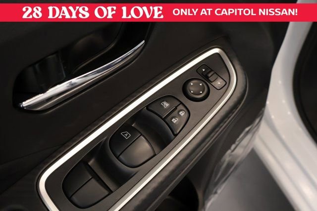 New 2025 Nissan Versa SR w/ Trunk Package image 11