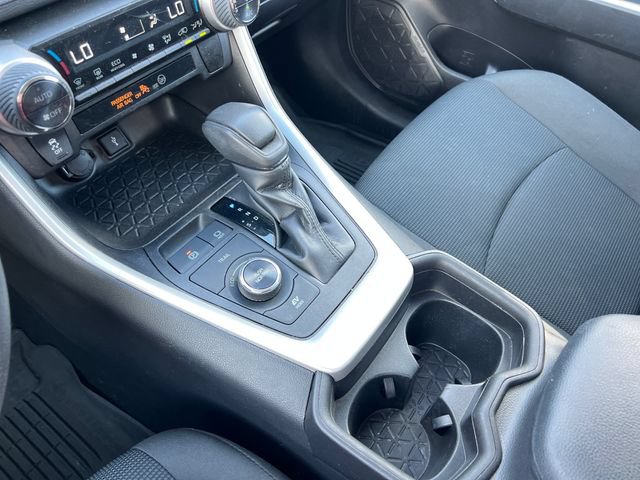 Used 2021 Toyota RAV4 LE AWD/4WD image 24