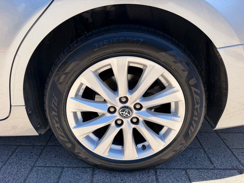 Used 2019 Toyota Camry LE w/ Carpet Mat Package FWD image 36