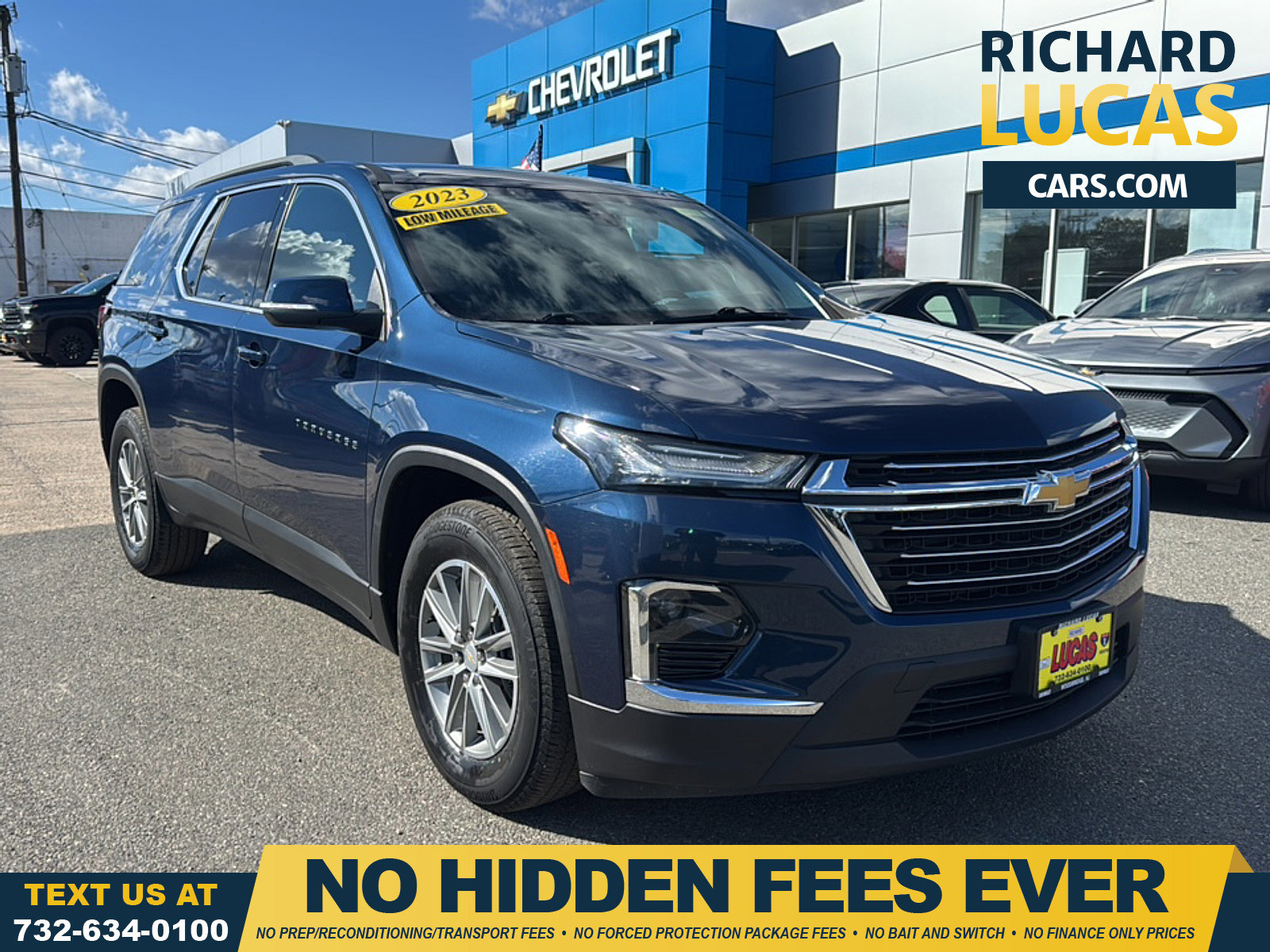 Used 2023 Chevrolet Traverse LT