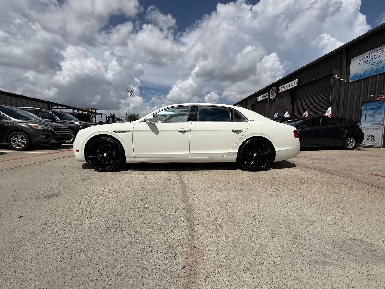 Used 2015 Bentley Flying Spur W12 image 1