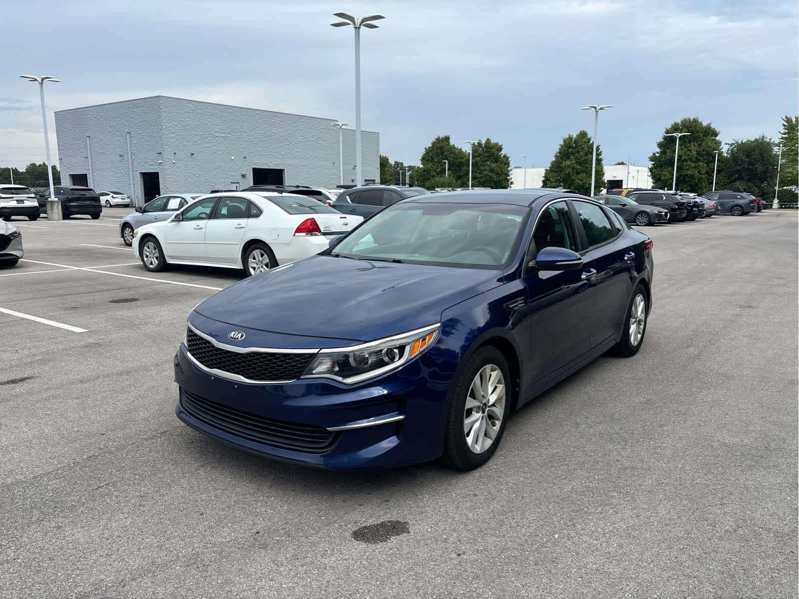 Used 2017 Kia Optima LX FWD image 2