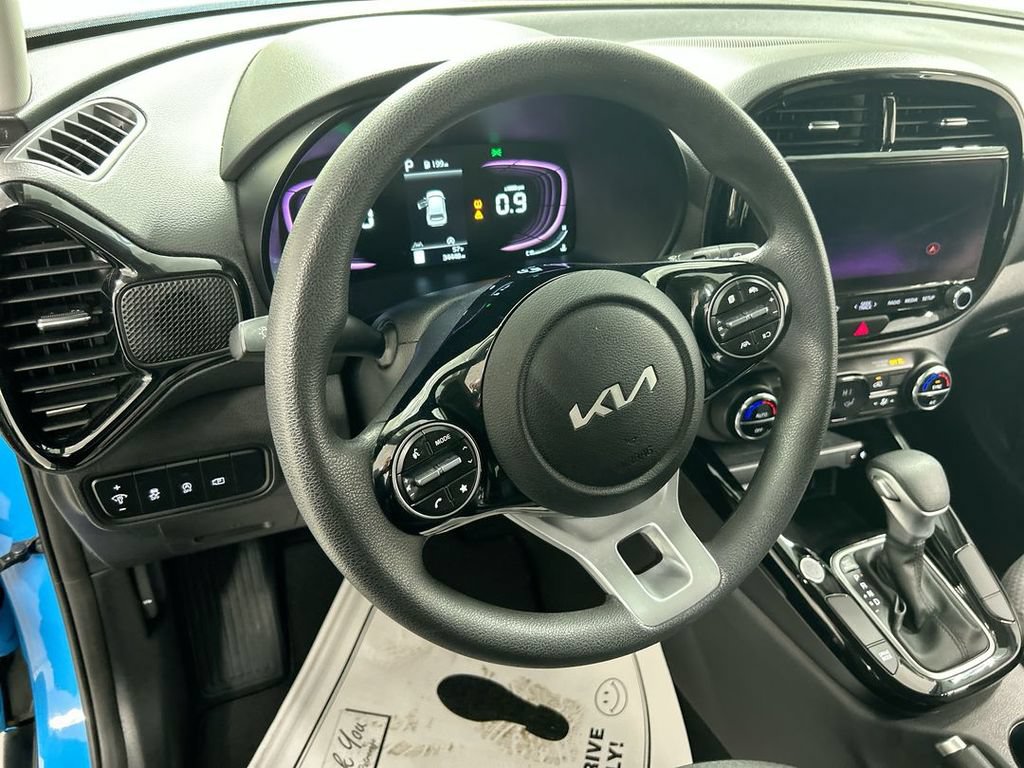 Certified 2023 Kia Soul S FWD image 4