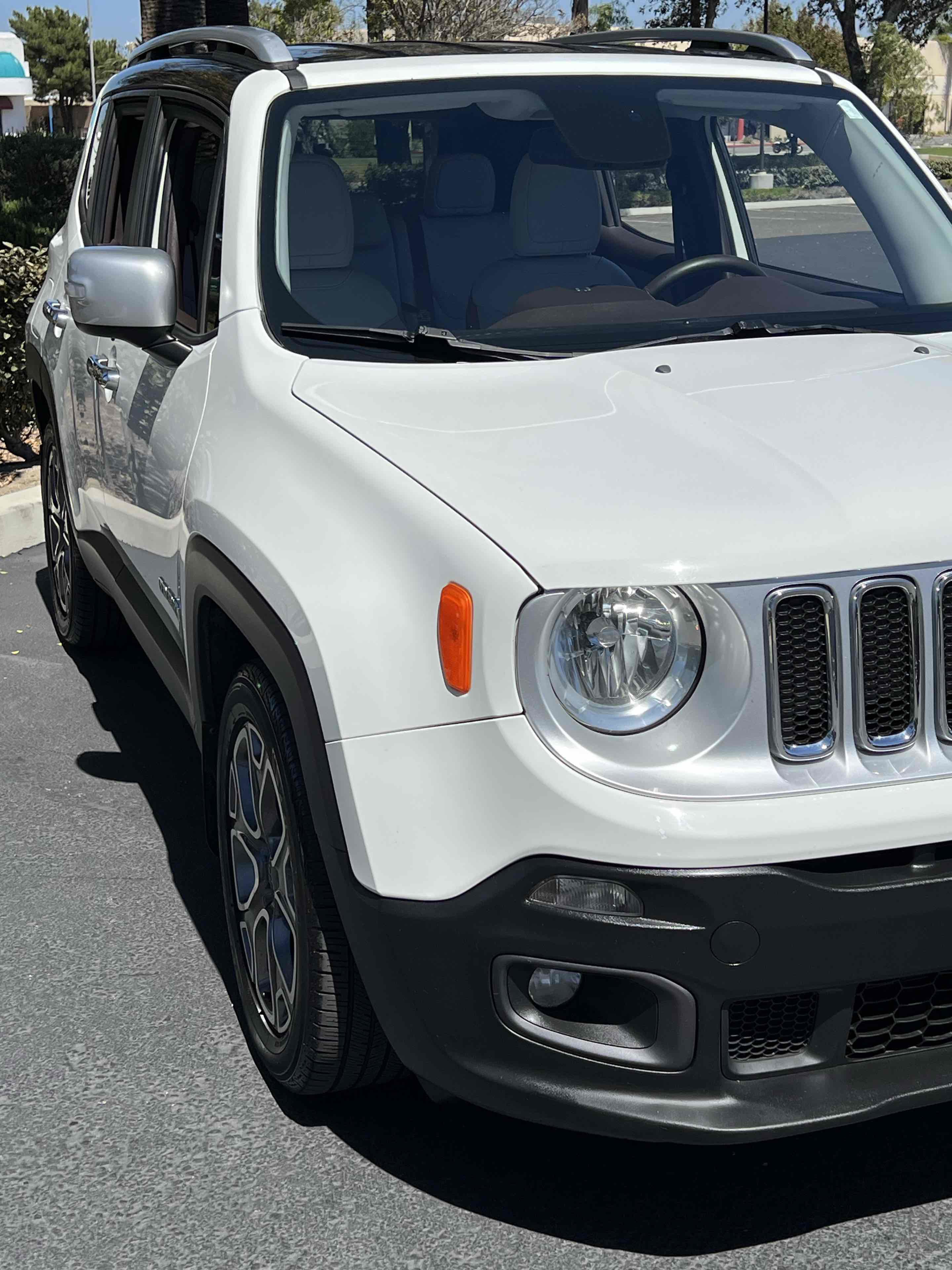 Used 2017 Jeep Renegade Limited FWD image 29