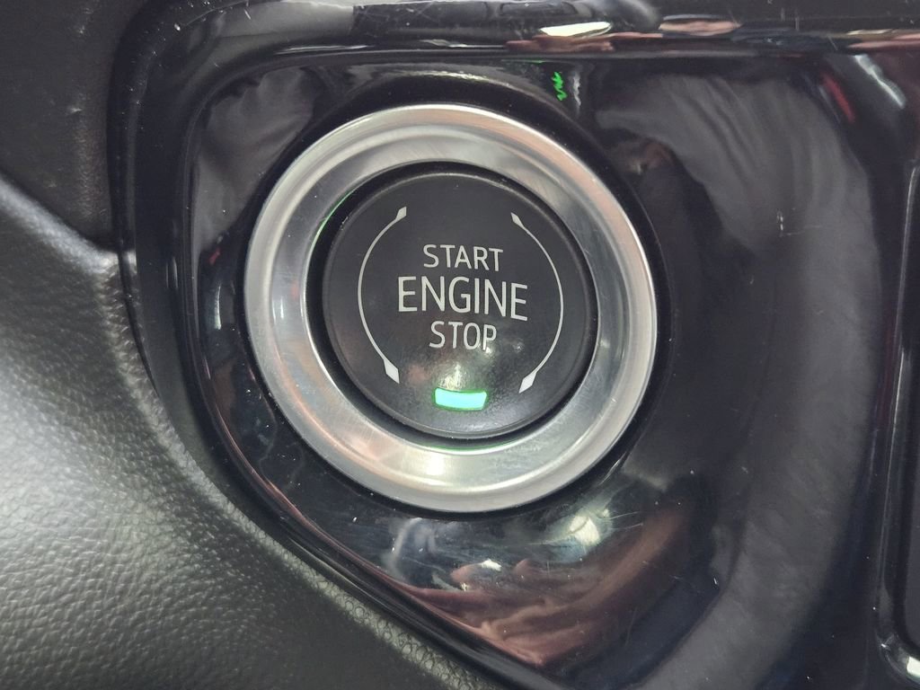 Used 2025 GMC Sierra 3500 SLT w/ SLT Convenience Package image 32