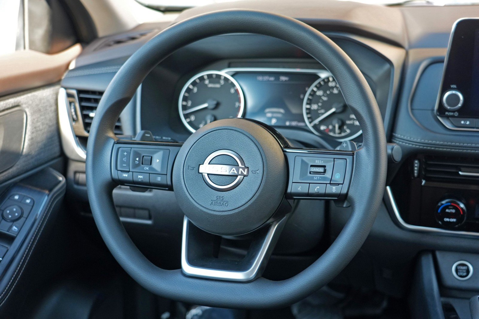 Used 2022 Nissan Rogue SV AWD/4WD image 18