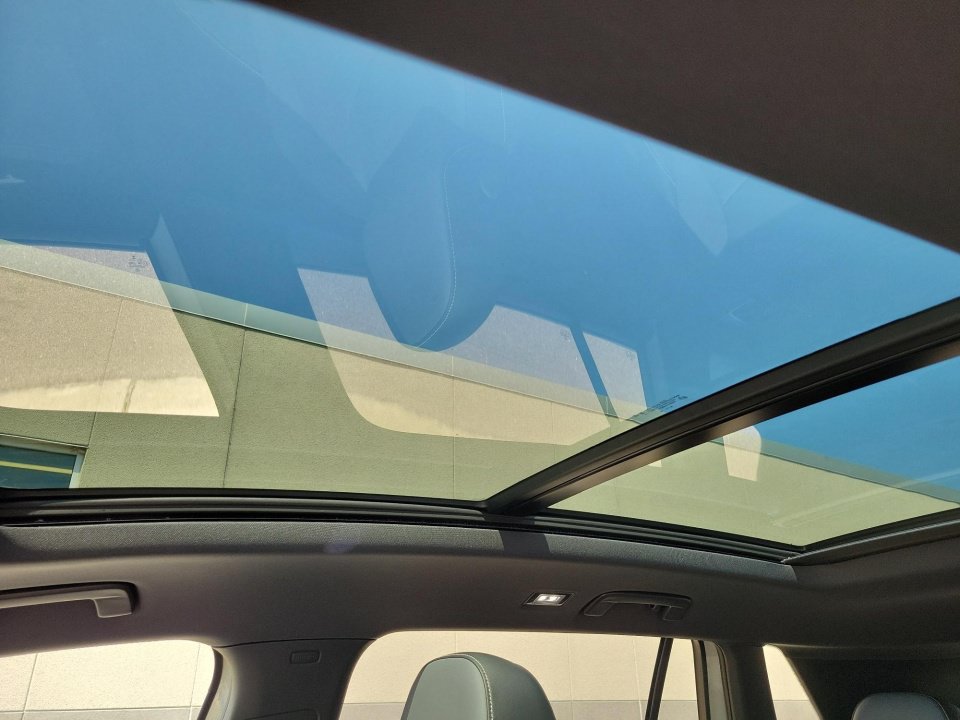New 2026 Volkswagen Tiguan SE R-Line FWD image 21